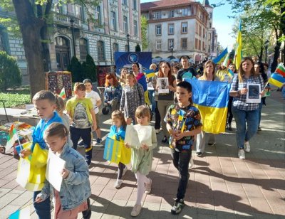 С призив Спрете войната в Украйна стотици излязоха на протест
