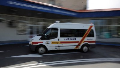 Линейка на Спешна помощ транспортира до УМБАЛ Бургас ранени чужди граждани
