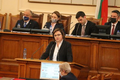 Вицепремиерът и министър на икономиката Корнелия Нинова инициира свикване на
