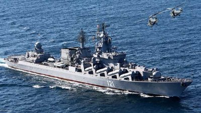Ракетният крайцер Москва който пострада сериозно след експлозии на борда