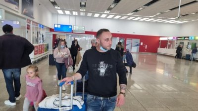 Първите израелски туристи кацнаха на Летище Бургас