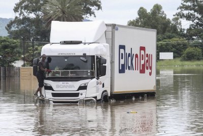 20 души загинаха при наводнение в ЮАР