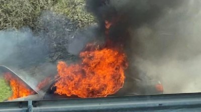 "Ауди" избухна в пламъци