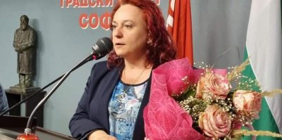 Опозицията в БСП напредва към смяната на Корнелия Нинова от