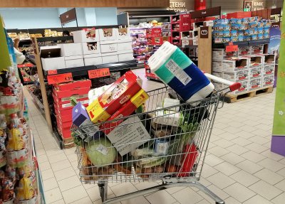 61 годишен посетител на хипермаркет в Плевен открадна храни и алкохол