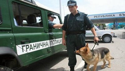 Гранични полицаи са заловили двама каналджии в Бургас съобщиха от МВР Това