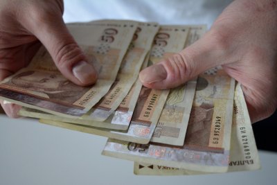 Най високата средна брутна месечна заплата в България за 2020