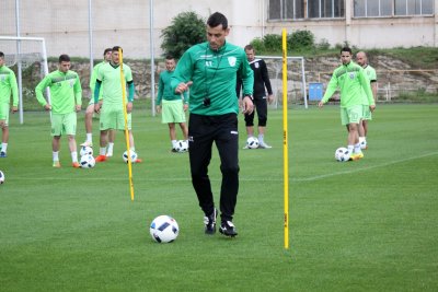 Локомотив Пловдив официално има нов старши треньор който пристигна преди
