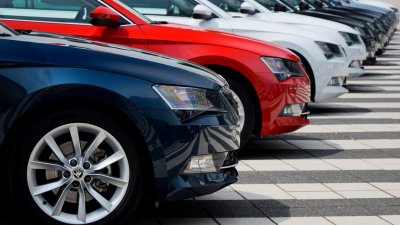 Продажбите на нови автомобили в Западна Европа са се свили