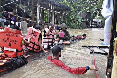 Над 120 души загинаха във Филипините заради свлачища и наводнения