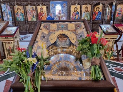 С молитва пред икона с мощи на преподобния Гавриил Ургебадзе