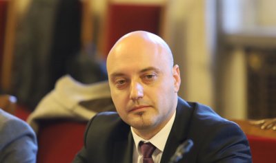 Демократична България няма да се откаже от искането си парламентът