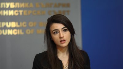 Говорителят на кабинета Лена Бориславова обеща властта да сложи ред
