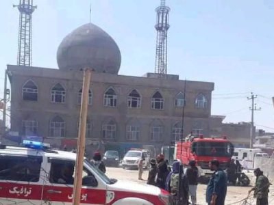Взрив в шиитска джамия в Афганистан уби и рани десетки съобщава