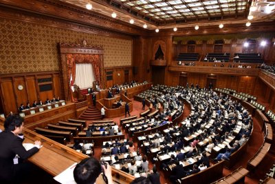 Горната камара на японския парламент одобри с мнозинство поправки в