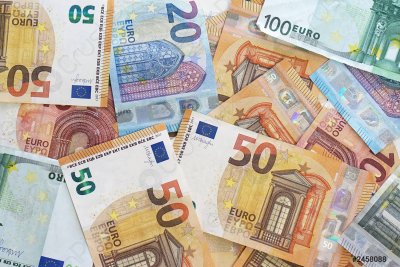 Италианският бизнесмен Сиро дела Флора подари по 1500 евро на