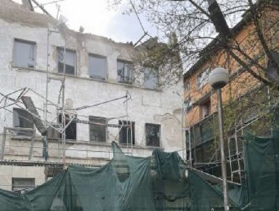 Фирмата която разрушава сградата на бившата телефонна палата на ул Оборище