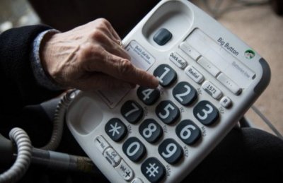 Телефонните измамници налазиха възрастни хора като използват имената на куриерски