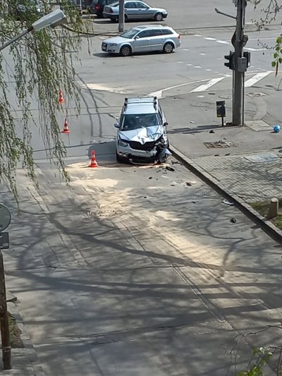 Кола удари моторист на кръстовището пред Националния стадион Васил Левски