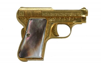 Позлатен пистолет Берета подарен на княз Симеон Търновски за първия