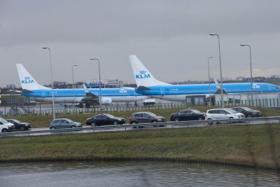 Десетки полети от летище Схипхол в Амстердам бяха забавени или