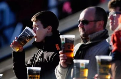 Връщат пиячката по стадионите в Англия