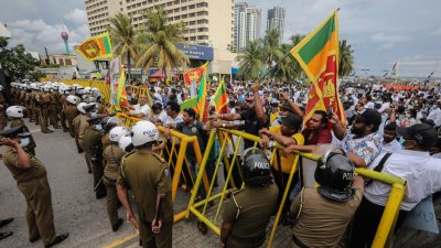 Обща работническа стачка в Шри Ланка с настояване за оставката