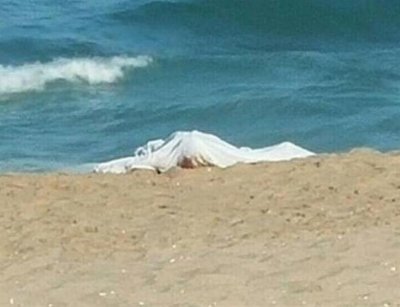 Тяло на мъж е намерено на плажната ивица в местността