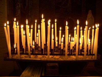 Украинските власти призоваха вярващите да следят онлайн великденските богослужения довечера
