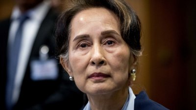 Военната хунта в Мианмар осъди бившия президент за корупция