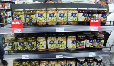 Правителството на Сърбия ограничи днес цените на основни хранителни продукти