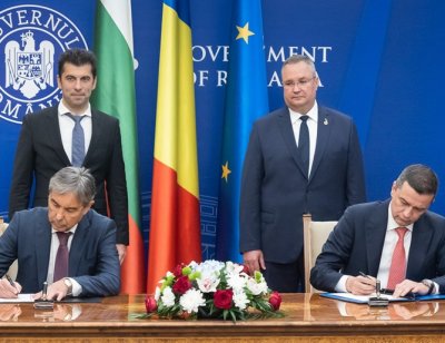 Министърът на Румъния Сорин Гриндяну и заместник министърът на транспорта на