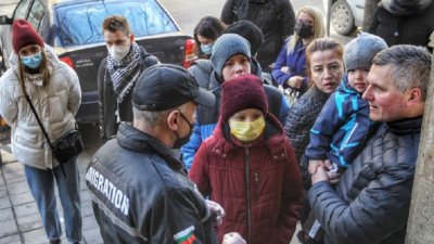 Част от украинските бежанци се завръщат в родината си Тенденцията