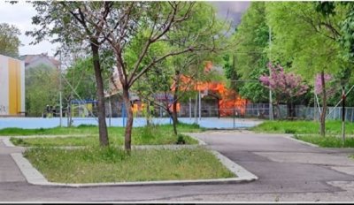 Пожар пламна до Езиковата във Варна