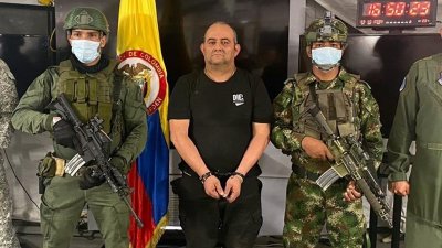 Колумбия екстрадира в САЩ най издирвания бос на наркокартел Дайро Антонио