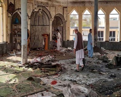 Мощна експлозия в джамия в западен Кабул по време на