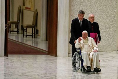 Папа Франциск използва инвалидна количка на публично място в четвъртък