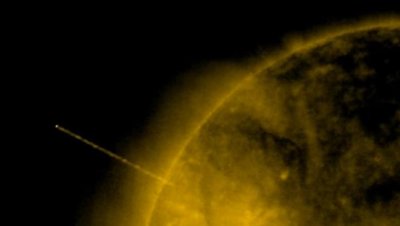 Уфолозите изумени: НЛО се зарежда от слънцето