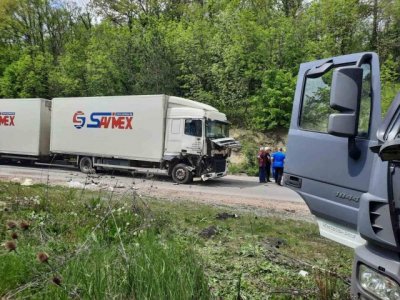 Четири товарни автомобила са се ударили в катастрофа в близост