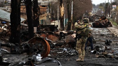 Руски ракетен удар е разрушил жилищни сгради в украинския пристанищен