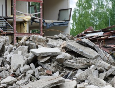 Броят на жертвите при срутването на сграда в Китай достигна