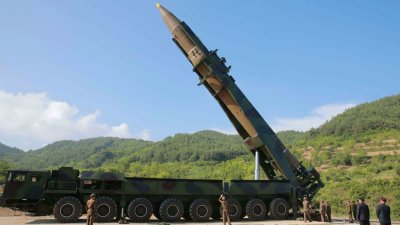 Северна Корея изстреля балистична ракета от подводница във водите край