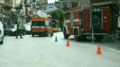 Пожар избухна в хотел в старата част на Велико Търново (СНИМКА)