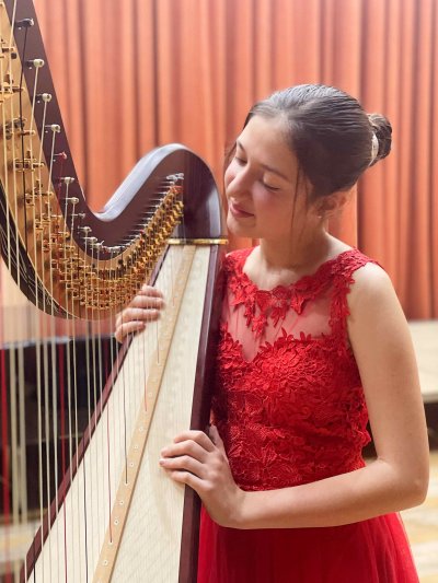 12-годишна българска арфистка дебютира с мини албум