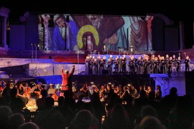 Митрополит Киприан дирижира концерта „Класично и модернистично”