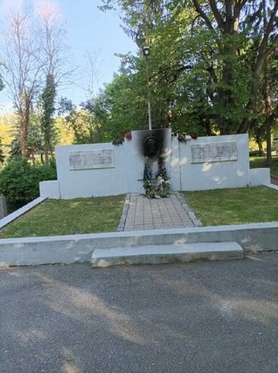 Запалени са венците поставени на Братската могила в Централния парк