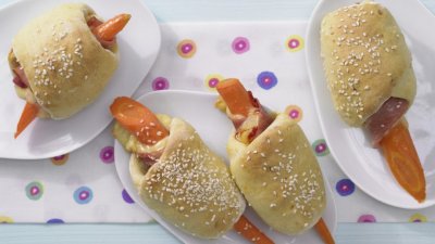 Пролетни моркови в тесто с шунка и сирене