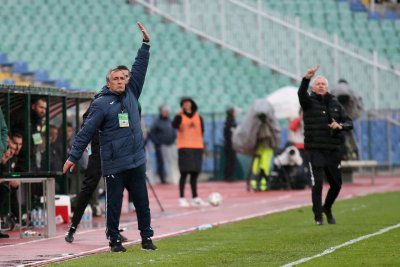 Старши треньорите на ЦСКА и Левски Алън Пардю и Станимир