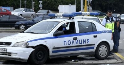 Полицията в Плевен издирва шофьор на джип блъснал патрулен полицейски