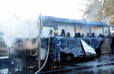 Въздушна атака срещу военен автобус уби 10 войници и рани